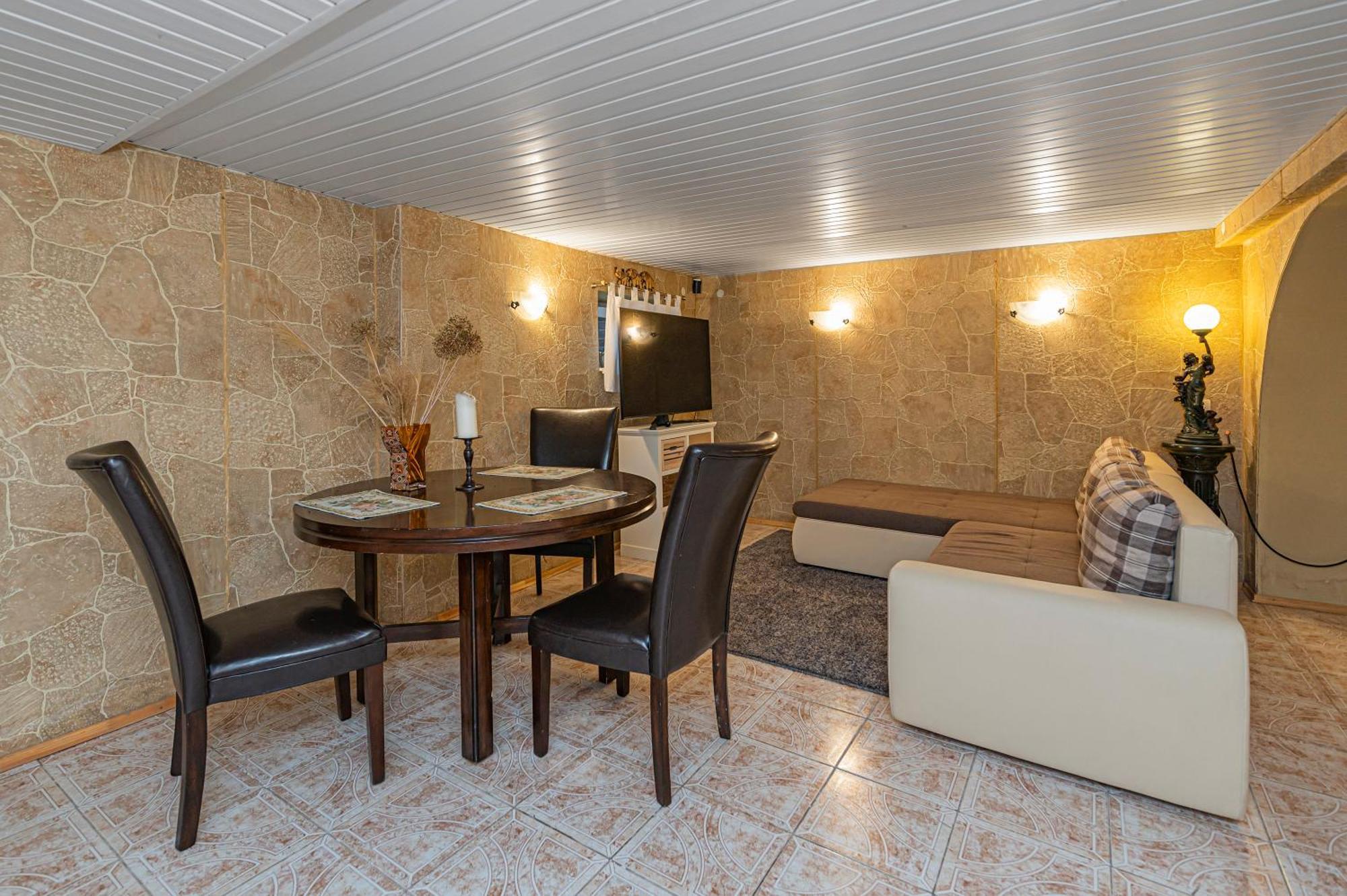 Spacious Studio Apartment By Polo Apartments Kaunas Buitenkant foto